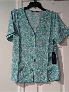 Doe & Rae Women's Leopard Button Down Top